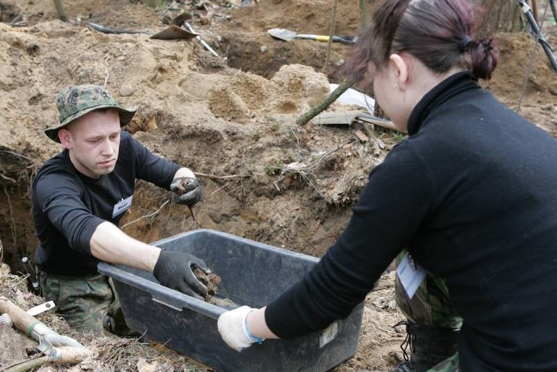 Od piątku w Kostrzynie trwają ekshumacje żołnierzy...