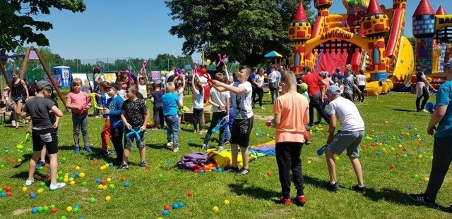 Podczas festynu na wszystkich przybyłych czekać będzie wiele atrakcji. Przez cały czas trwania wydarzenia zbierane też będą oczywiście pieniądze dla dwójki chorych dzieci: Romana i Lili.