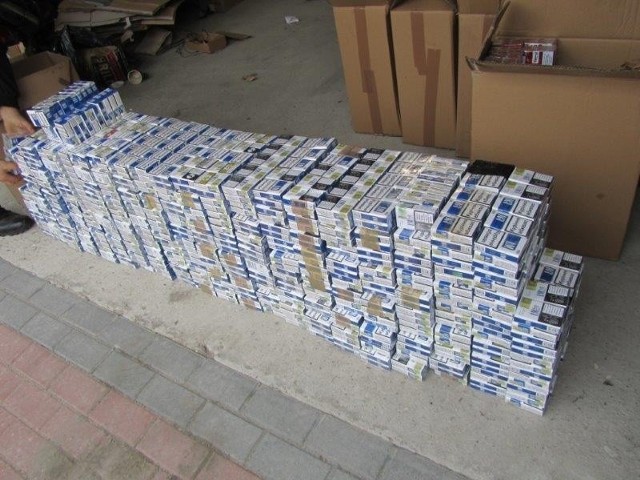 CBŚ zlikwidowało duży magazyn z nielegalnymi papierosami
