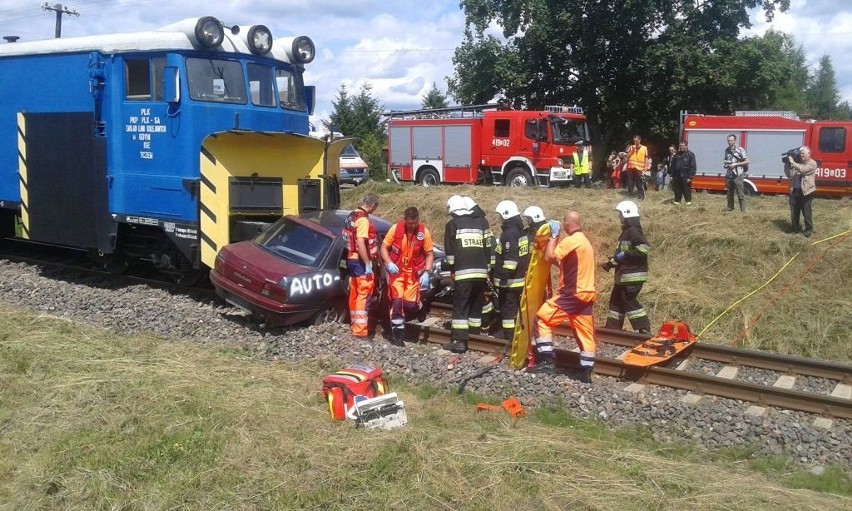 Tragedia w Klaskawie na przejeździe kolejowym. Upozorowana dla przestrogi [zdjęcia]