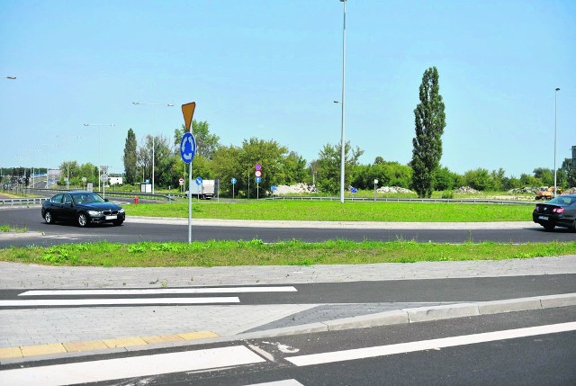 Zdaniem Czytelnika przy rondzie na ulicy Łódzkiej brakuje  drogowskazów do ważnych punktów w mieście
