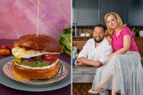 Burger wołowy i burger z grzybów: smakowite przepisy od Jana i Anety Kuroniów na Dzień Hamburgera 2022 
