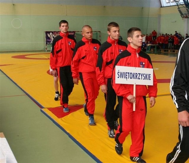 Ekipa świętokrzyskich "wolniaków&#8221; (z prawej Krzysztof Łazarski) wywalczyła jeden medal na olimpiadzie.