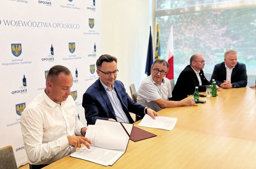 W urzędzie marszałkowskim w Opolu podpisano umowę na...