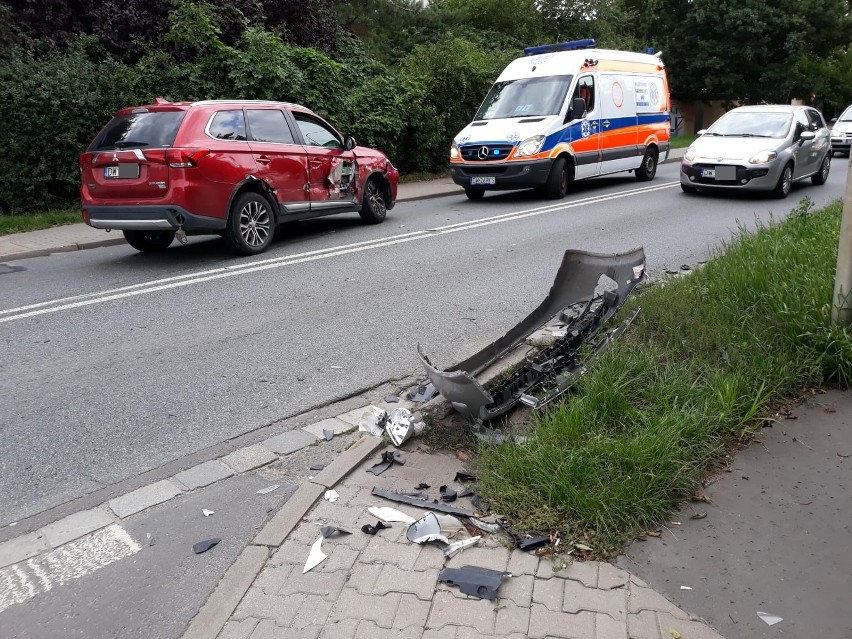Wypadek trzech samochodów na obrzeżach Wrocławia (ZDJĘCIA)