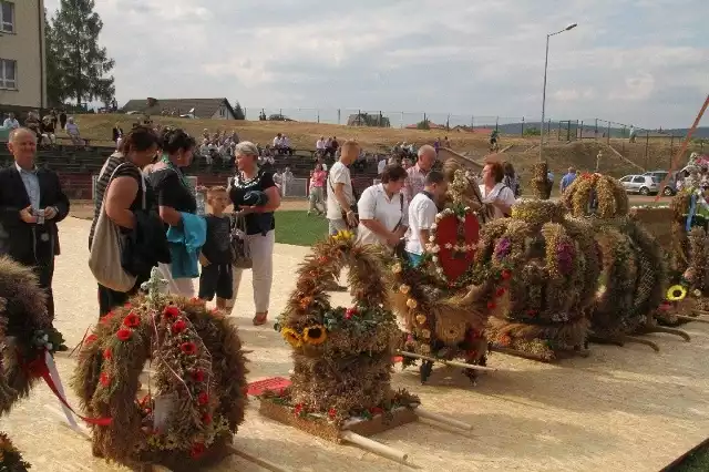 Dożynki w Bielinach. W konkursie na najładniejszy wieniec rywalizowało 15 sołectw (zdjęcia)