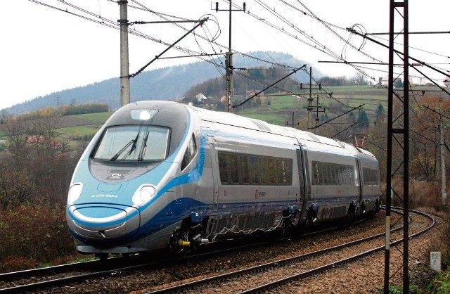 Podczas jazd próbnych po polskich torach Pendolino mają pokonać łącznie 5 tys. km. Pasażerów zaczną wozić w połowie grudnia br.