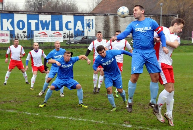 W okręgu Krosno Kotwica Korczyna w ostatnim meczu ograła LKS Skołyszyn 2:1 (niżej więcej zdjęć z tego meczu).