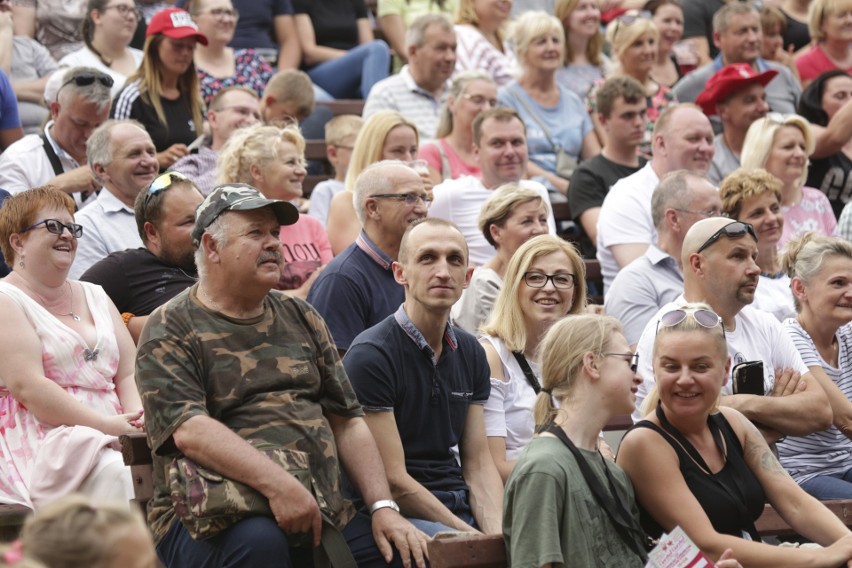 Publiczność podczas kabaretów w Dolinie Charlotty