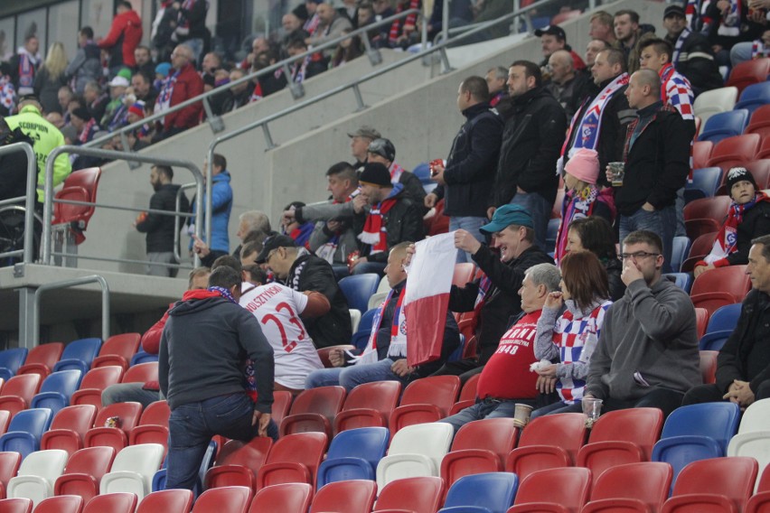 Górnik Zabrze - Śląsk Wrocław. Kibice odśpiewali hymn ZDJĘCIA KIBICÓW