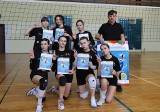 Sport. Dziewczyny z MSPS Inowrocław walczą skutecznie w mistrzostwach województwa w minisiatkówkę. Zdjęcia 