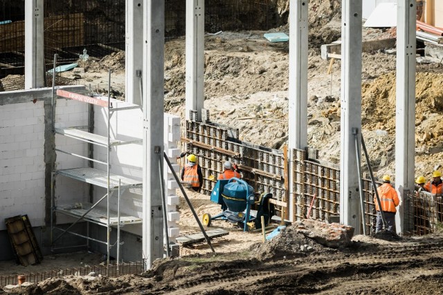 Nowy sklep sieci Lidl powstaje przy ulicy Powstańców Wielkopolskich 33 na Bielawach. Właścicielem tego terenu był wcześniej Polski Związek Niewidomych, a w miejscu budowy nowego sklepu mieściła się siedziba Spółki Lekarzy Intercor (przeprowadziła się na Osiedle Leśne). Sklep na Bielawach będzie dziesiątą placówką niemieckiej firmy handlowej na terenie Bydgoszczy.Więcej zdjęć na następnych stronach