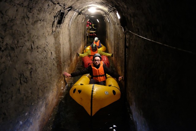 Sztolnia Czarnego Pstrąga zaprasza na podziemny rafting. Postanowiliśmy się sprawdzić. Zobacz zdjęcia >>>