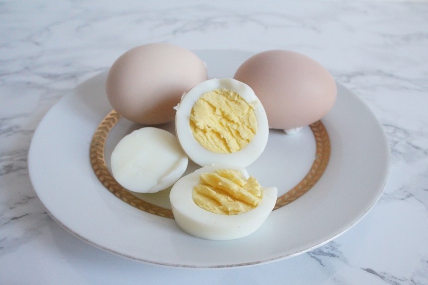 Jajka są  bogatym źródłem białka, które jest jednym z...
