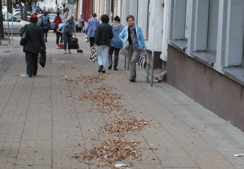 Mimo, że pracownice MZDiK codziennie starają się sprzątać...