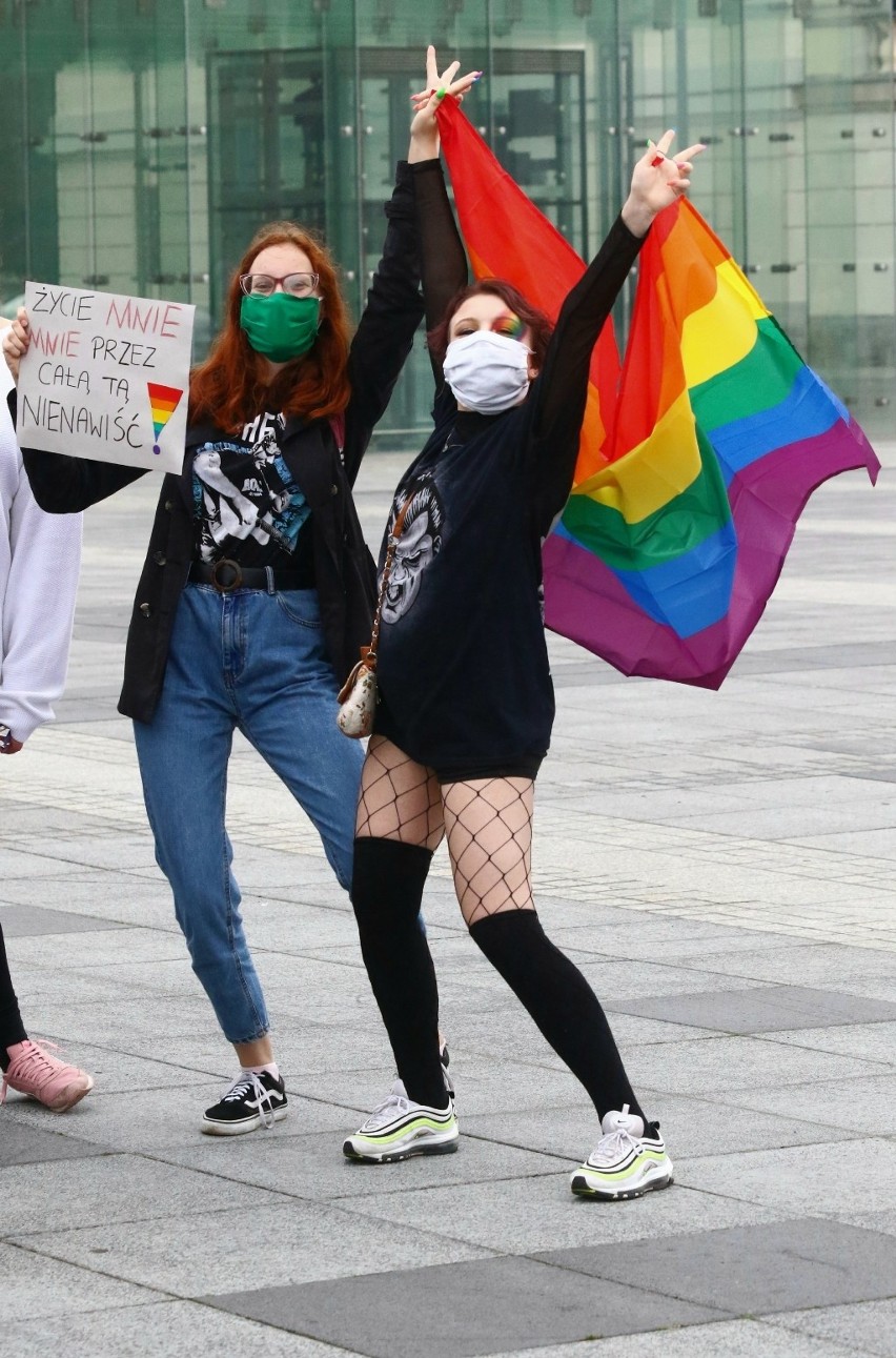"Nie jesteśmy ideologią". Protest LGBT we Wrocławiu