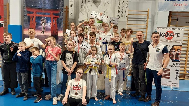 Zawodnicy Kieleckiego Klubu Sportowego Karate zajęli drugie miejsce drużynowo oraz drugie w kwalifikacji medalowej, zdobyli aż 21 medali.
