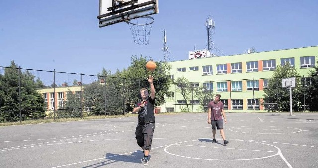 Infrastruktura sportowa w szkole przy ul. Czarnogórskiej jest niewystarczająca. Dlatego trzeba szybko wybudować CKiR