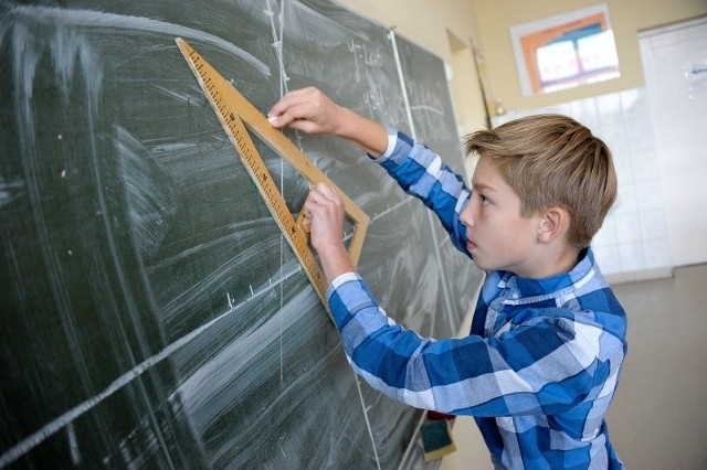 Pasja szóstoklasisty Konrada Pauka to funkcje, a swoją wiedzą matematyczną wybiega już niemal do liceum. Niestety, z powodu przepisów nie może tego sprawdzić w wojewódzkim konkursie dla gimnazjalistów.