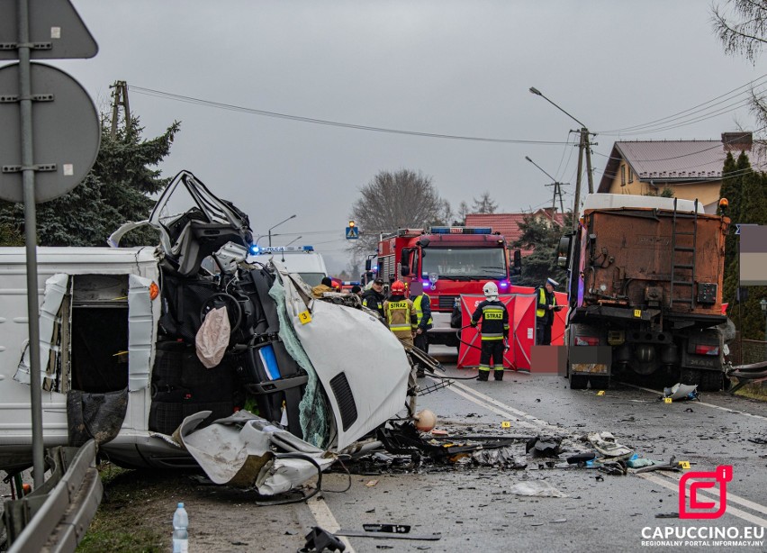 Do wypadku doszło na DK 75 w Czchowie. Dwie osoby nie żyją,...
