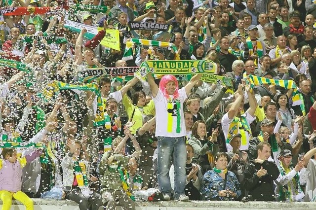 Falubaz zawsze może liczyć na fanów. Na stadion przy Wrocławskiej regularnie przychodzi kilkanaście tysięcy ludzi. Żużlowcy to doceniają i po każdym meczu dziękują za doping.