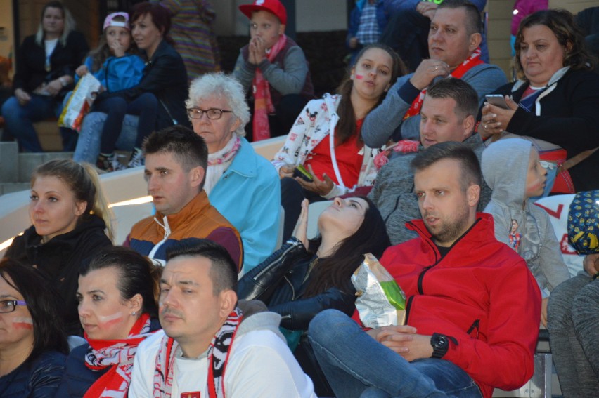 Tarnów. Kibice ze strefy uciekali w popłochu po pierwszej połowie. Najkrótsza recenzja meczu Polska - Kolumbia [ZDJĘCIA]