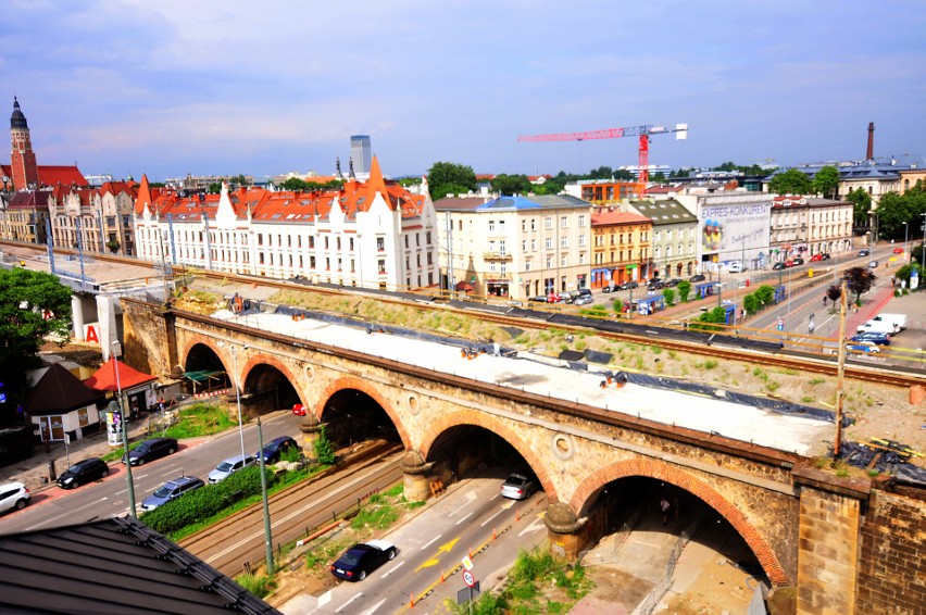 Opóźnia się przebudowa zabytkowego wiaduktu kolejowego nad...