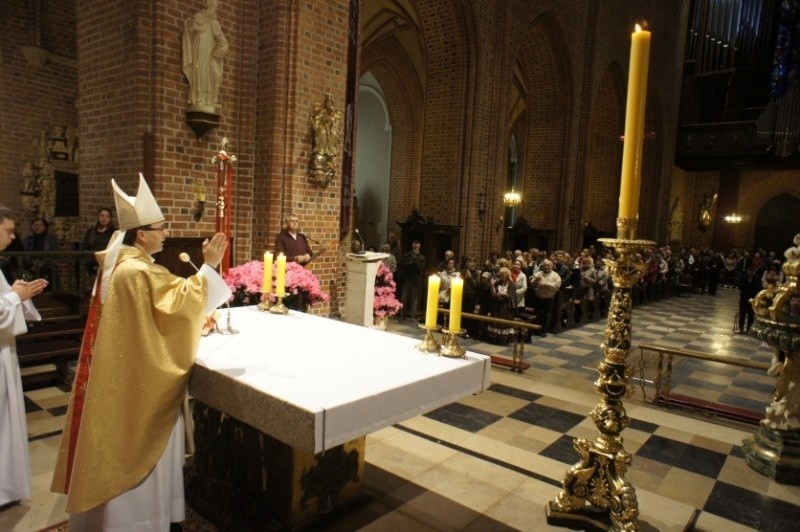 Kanonizacja Jana Pawła II. Po mszy w poznańskiej katedrze, w...