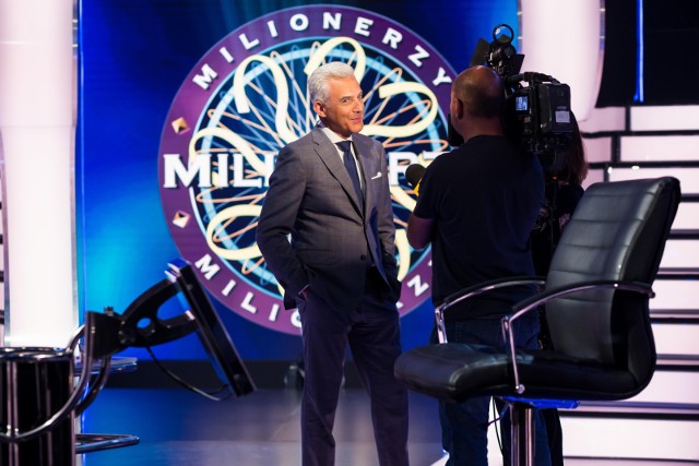 Teleturniej Milionerzy emitowany jest na antenie TVN od poniedziałku do czwartku. Prowadzącym program jest Hubert Urbański.