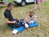 Małkinia Górna. Strażacy z OSP przypominali dzieciom zasady bezpieczeństwa i uczyli, jak udzielać pierwszej pomocy przedmedycznej. 3.07.2021