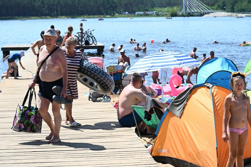 Świętokrzyska Ibiza, czyli zalew w Sielpi najlepszy na upały. Można tam spędzić naprawdę wspaniałe wakacyjne chwile. Chcesz się przekonać?