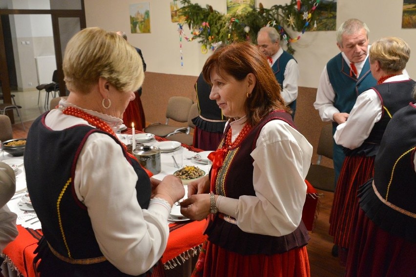 Tak dawniej Bóg się rodził w Górach Świętokrzyskich. Tradycyjna wigilia Chełmowianek w Rudkach (WIDEO, ZDJĘCIA)