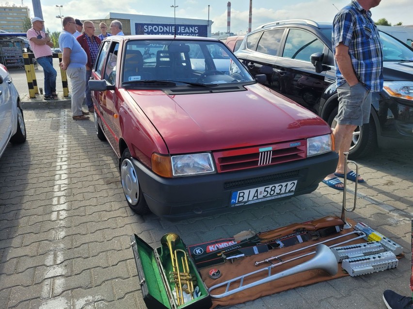 Białystok. Takie pojazdy można było kupić na giełdzie samochodowej przy Andersa w niedzielę 21 sierpnia