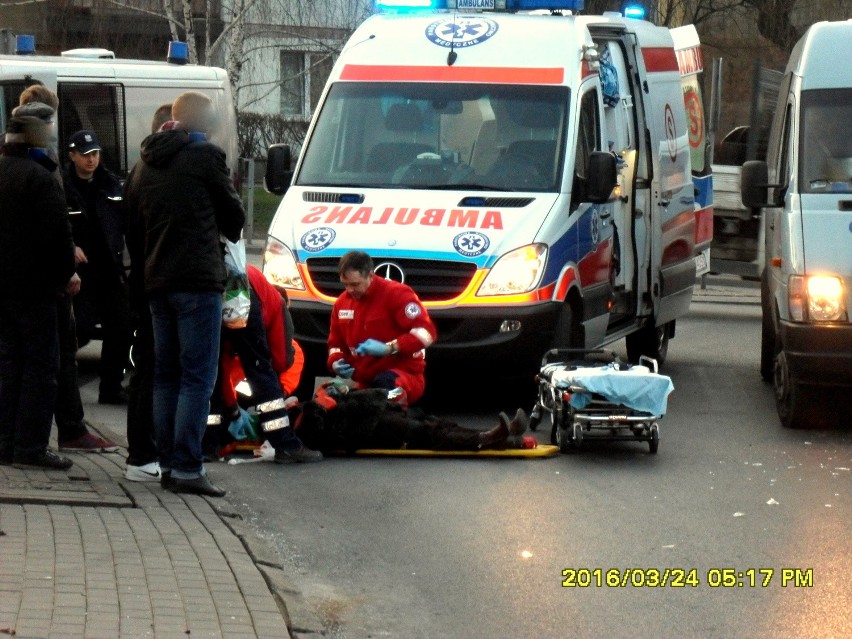 Wypadek w Brzezinach. Potrącona kobieta na przejściu dla pieszych