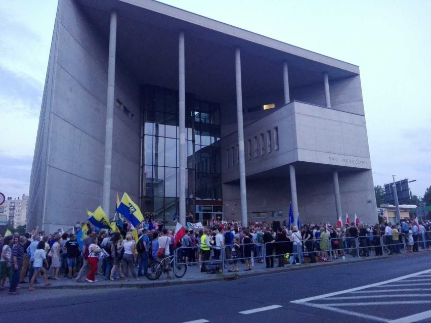 Czwartkowy protest przed Sądem Okręgowym w Katowicach