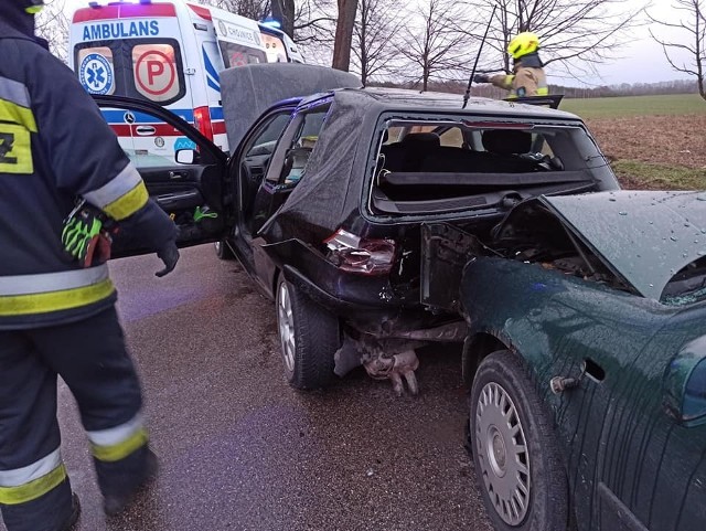 W niedzielę późnym popołudniem w okolicy Sąpolna (gm. Przechlewo) doszło do wypadku. Dwie osoby zostały poszkodowane.