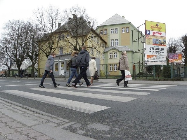 O konieczności zainstalowania w tym miejscu sygnalizacji świetlnej mówiło się od dawna. Wreszcie uda się ten cel zrealizować