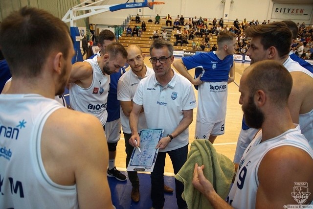 Czy Paweł Blechacz poprowadzi jeszcze koszykarzy Biofarmu Basket Poznań w środowych derbach w hali CityZen (początek o godz. 19) z Polonią Leszno?