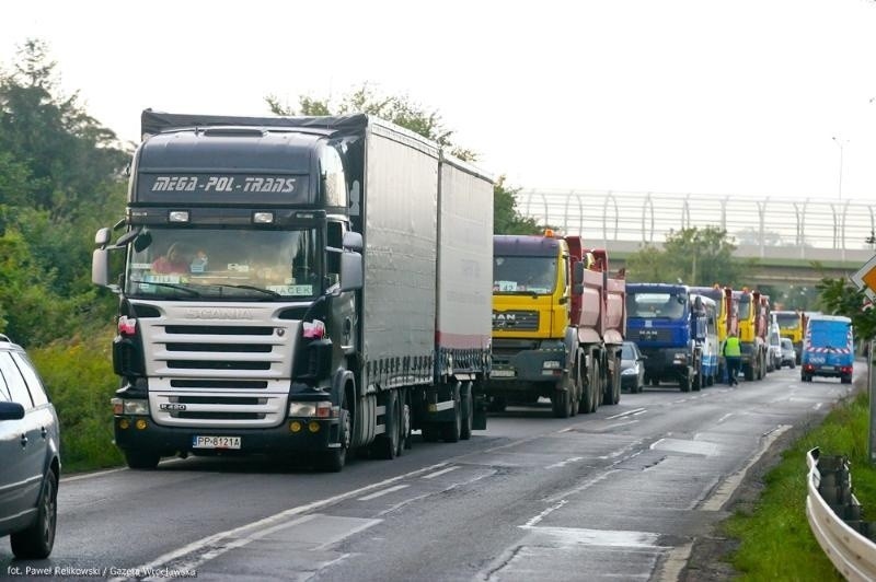 Wrocław: Wypadek na Pełczyńskiej. Zderzyły się trzy auta (ZDJĘCIA)