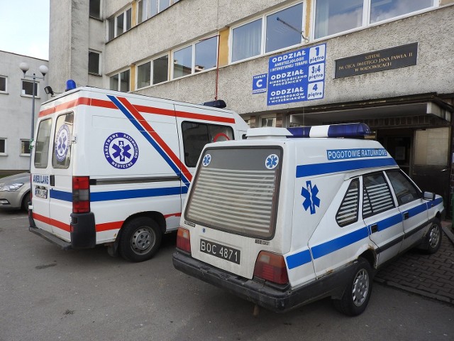 Pracownicy pogotowia z Wadowic zapowiadają, że jeśli piątkowy protest pod Starostwem Powiatowym nic nie da, to zaostrzą jego formę, ale obiecują, że do strajku nie dojdzie i nadal będą jeździć na wezwania. - Pacjenci niczemu nie są winni - tłumaczą.