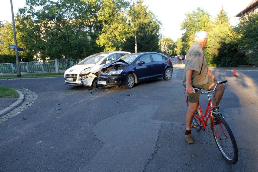 Wypadek na skrzyżowaniu ulic Karłowicza i Noskowskiego,...