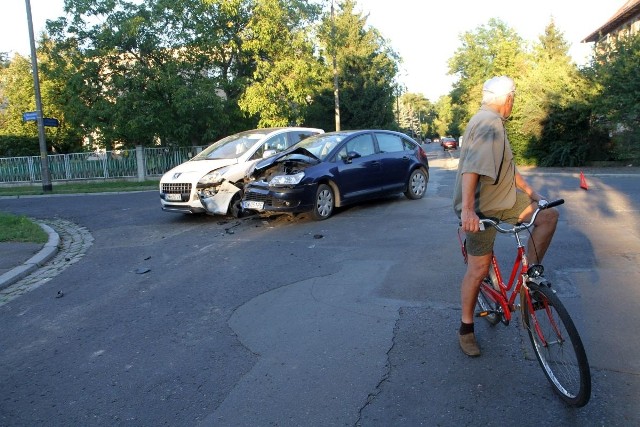 Wypadek na skrzyżowaniu ulic Karłowicza i Noskowskiego, Wrocław, 25.08.2016