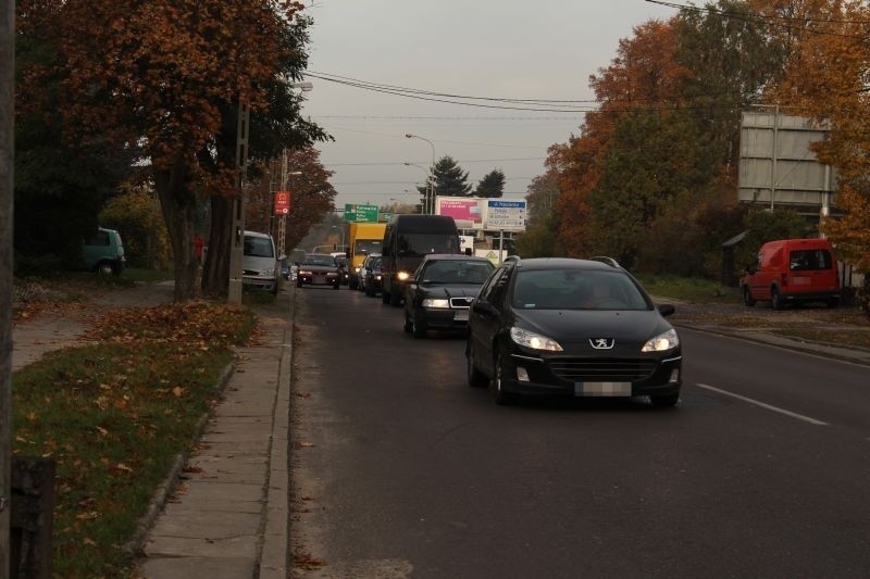 Wypadek na ul. Pojezierskiej. Ranna kobieta  [zdjęcia]