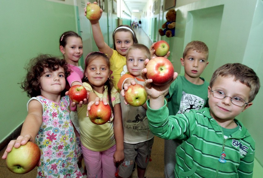 Nowości w szkołach: Będzie zdrowe jedzenie i oceny opisowe