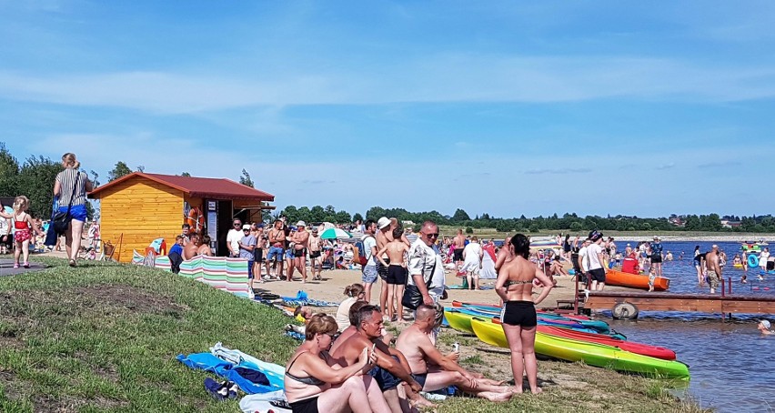 Tumy ludzi przyszły na zlot food trucków oraz zawody...