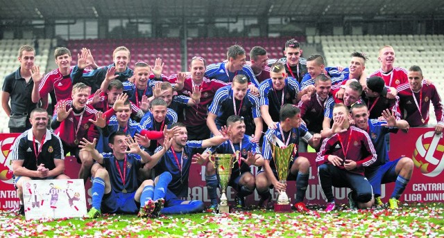 Juniorzy krakowskiej Wisły świętowali sukces na stadionie Cracovii