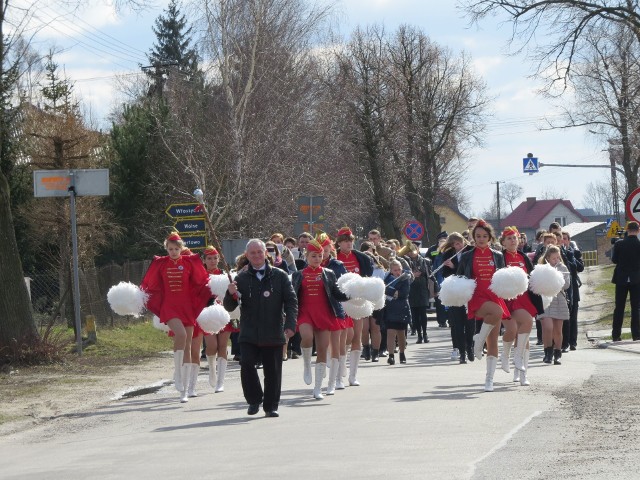 Elegancko, ale na sympatycznym luzie, z dużą dawką mistrzowsko wykonanej muzyki i tańca, podziękowaniami i wspomnieniami obchodzono 20-lecie Młodzieżowej Orkiestry Dętej przy Zarządzie Powiatowym OSP w Wagańcu. To jedna z najlepszych takich orkiestr w regionie i kraju, nagradzana na konkursach i festiwalach. >> Najświeższe informacje z regionu, zdjęcia, wideo tylko na www.pomorska.pl 