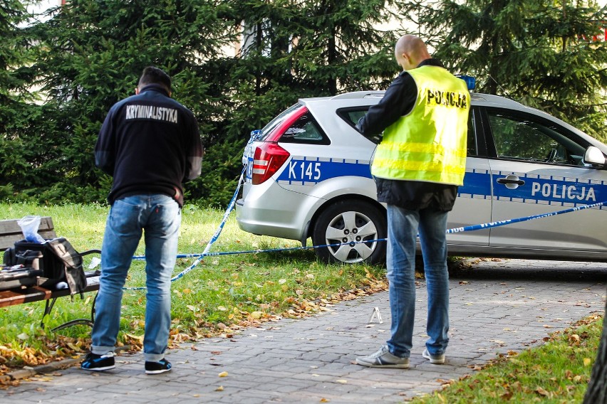 Policja na miejscu napadu nożownika, na ul. Sienkiewicza w...