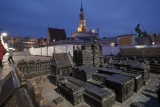 Poznański Ratusz bez wieży. Wandale uszkodzili makietę Starego Rynku przeznaczoną dla osób niewidomych
