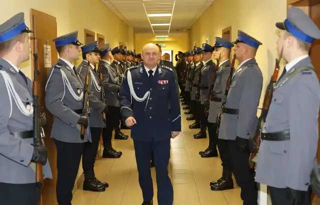 We wtorek komendant Zbigniew Mikołajczyk pożegnał się z pracownikami Komendy Wojewódzkiej Policji z siedzibą w Radomiu.